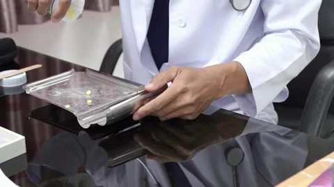 Doctor Preparing Medical Sample on a Slide Stock-Footage 310418853
