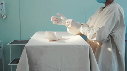 Doctor preparing for surgery in operating room, putting on rubber latex gloves Stock-Footage 201524478