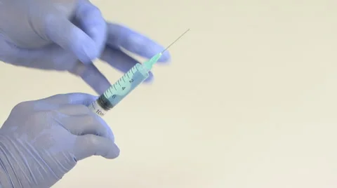 Doctor preparing Syringe Stock Footage