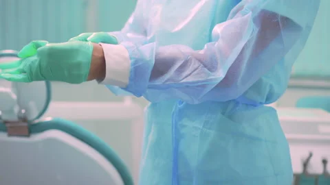 The doctor puts on gloves. Stock Footage 139289970