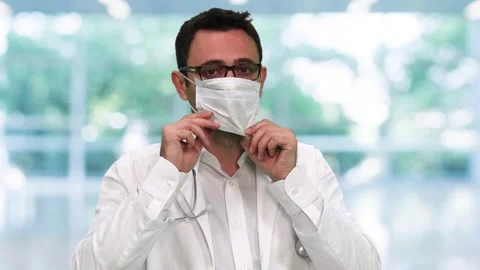 Doctor Putting on Face Mask Close Up 스톡 동영상 344913192