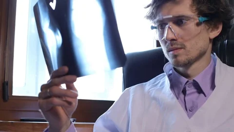 Doctor radiologist Stock Footage 80080802