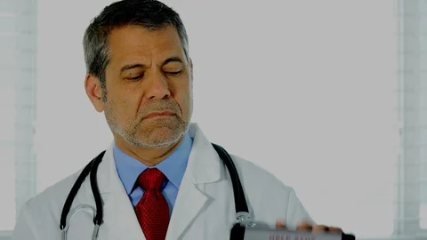 Doctor shows 5 things to do to avoid spreading coronavirus and other viruses Video stock 127147336