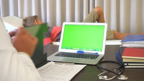 Doctor Sits At The Computer With A Green Screen Vidéo 96672841