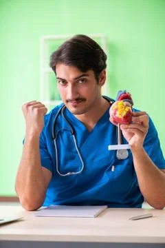 Doctor student explaining heart problems Foto stock