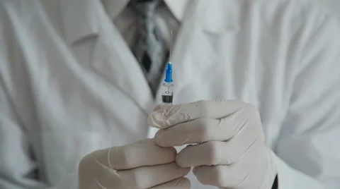 Doctor with syringe is preparing for injection Stock-Footage 55956266