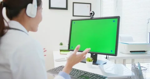 Doctor use computer with headset Stock Footage 162555554