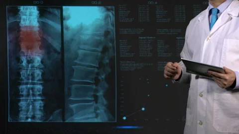 Doctor using big screen Stock Footage 210568259