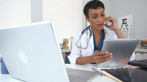 Doctor using cellphone and tablet pc Stock-Footage 32424949