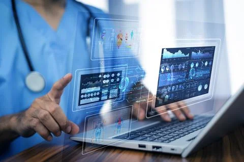 Doctor using computer backup data on Cloud Computer technology and storage .. 库存照片