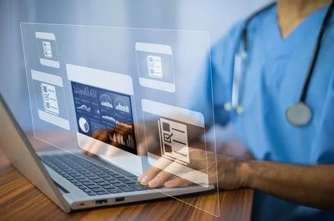 Doctor using computer Document Management System (DMS), online documentatio.. Foto stock