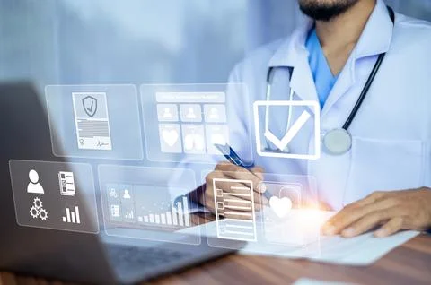 Doctor using computer working in hospital, Doctor using computer checking d.. Foto stock