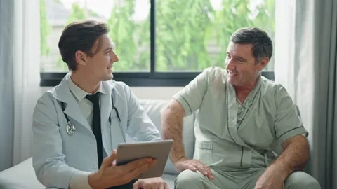 Doctor using digital tablet explain the symptoms to old man patient 스톡 동영상 196772372