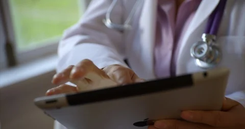 Doctor using digital tablet. 스톡 동영상 88375939