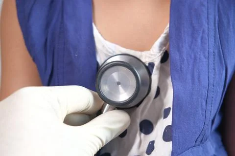 Doctor using a stethoscope checking child body, close up Fotos de archivo