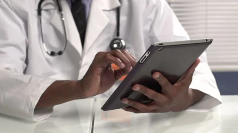 Doctor using touchscreen tablet Close Up shot Vídeo Stock 31121413