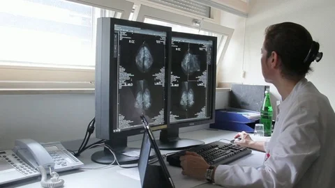  	Doctor working with computer in hospital Stock Footage 72484162