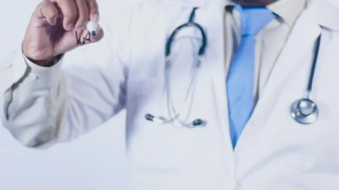 A doctor writes on the screen words Vaping Vídeo Stock 248551956