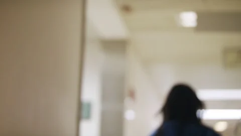 Doctors and nurses rush a critically wounded patient on a stretcher 库存影片 126925970