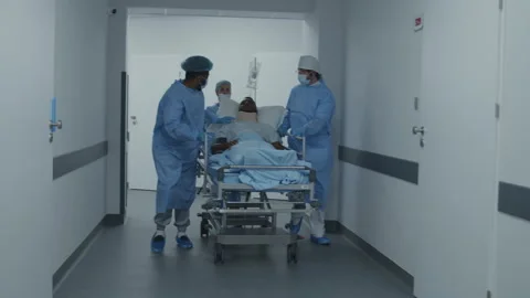 Doctors and paramedics push stretcher in clinic 스톡 동영상 250294746