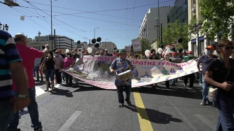 Doctors with banner and drum protesting against the underfunding of the publ Video stock 142959619