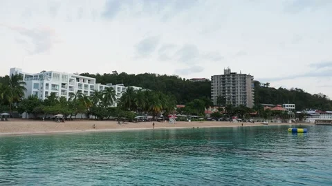 Doctor's Cave Beach in Montego Bay, Jamaica Video stock 139010236