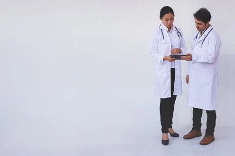 Doctors checking patient information on a tablet device Foto stock