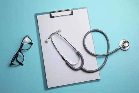 Doctor's desk top view. Set of different doctor accessories on a colored Foto stock