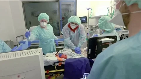 Doctors doing resuscitation in the operating room.COVID-19 Stock Footage 128770097