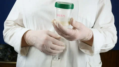 Doctor's hands holding container of sperm, bank sperm  concept 库存影片 102272543