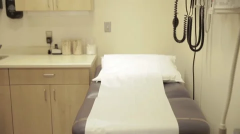 Doctor's Office Bed Vídeos de archivo 48591590