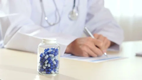 In doctor's office 库存影片 70750015