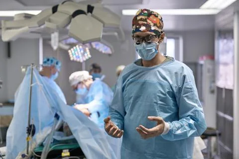 Doctors in operating room Stock-Fotos