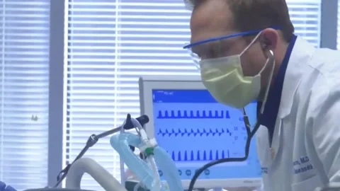 Doctors save patients for a new strain of coronavirus Omicron (3) Stock Footage 170443084