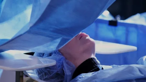 Doctors work in the operating room Stockbeeldmateriaal 265014263