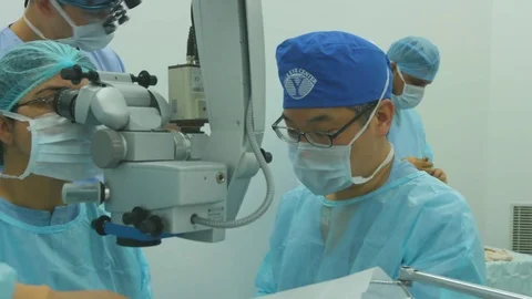 Doctors working on an electronic eye machine Stock Footage 77483046
