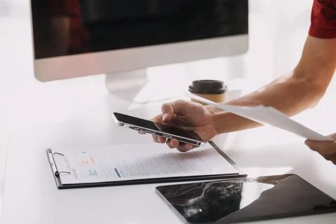 Document Businessman working modern computer Document Management System (DM.. 스톡 사진
