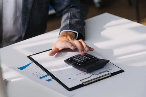 Document Businessman working modern computer Document Management System (DM.. 스톡 사진
