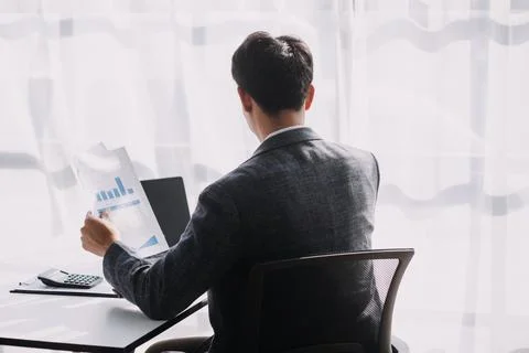 Document Businessman working modern computer Document Management System (DM.. 스톡 사진