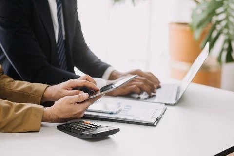 Document Businessman working modern computer Document Management System (DM.. 스톡 사진