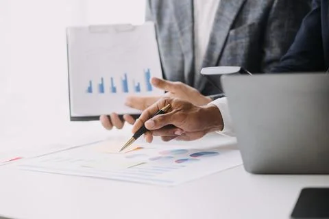 Document Businessman working modern computer Document Management System (DM.. 스톡 사진