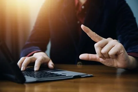 Document Businessman working modern computer Document Management System (DM.. 스톡 사진