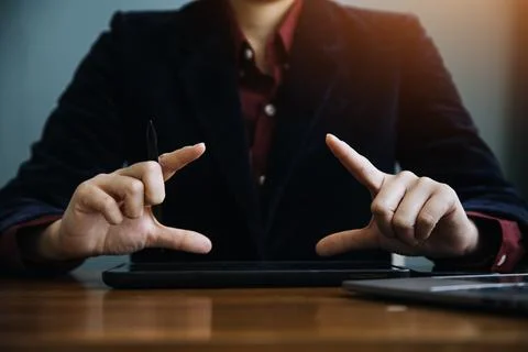 Document Businessman working modern computer Document Management System (DM.. 스톡 사진