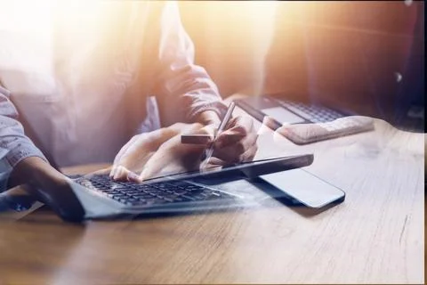 Document Businessman working modern computer Document Management System (DM.. 스톡 사진