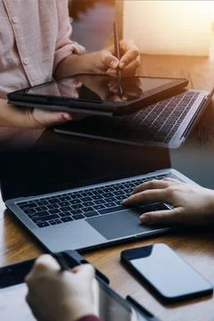 Document Businessman working modern computer Document Management System (DM.. 스톡 사진