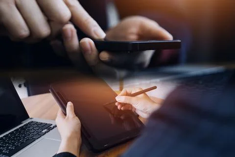 Document Businessman working modern computer Document Management System (DM.. 스톡 사진