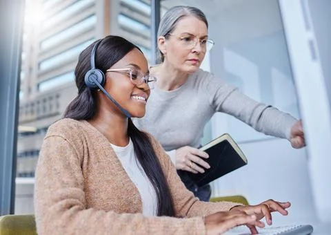 This document needs to placed into that folder. Shot of a young businesswoman 库存照片