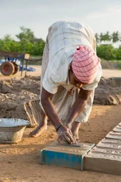 Documentary  hand made bricks in India Foto stock
