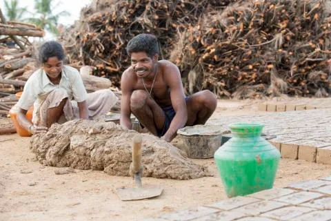 Documentary  hand made bricks in India Foto stock