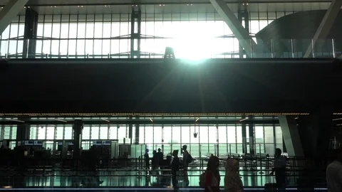 Doha Airport With Train Passing Over Passengers 2 動画素材 94425530